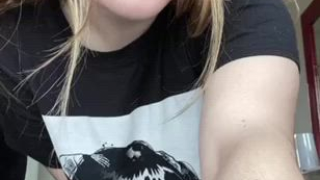 Setting the titties free :D [gif]