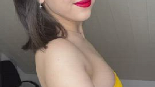 If even 4 guys see my huge tits, I’ll celebrate