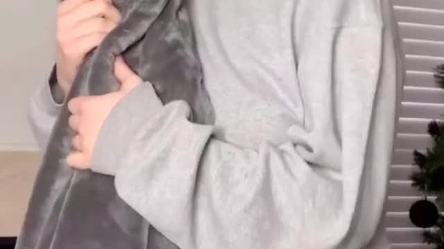 Wanna cuddle with this short haired cutie? I have a blanket...