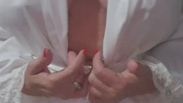 My daily boob moisturising routine