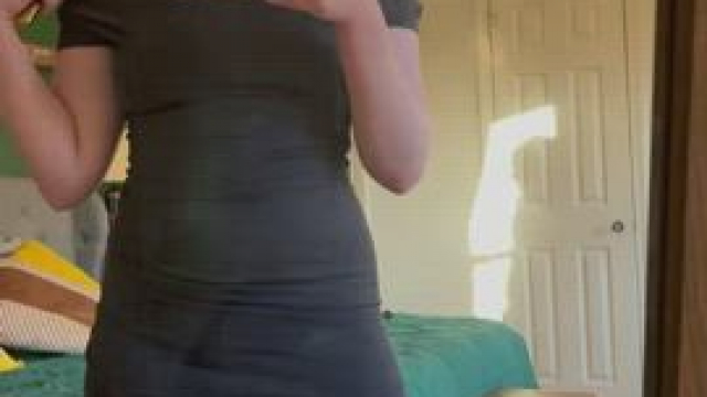 Hi hot mother lovers! Front or back of this sexy mom of 2? 39f