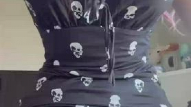 I'm only five feet tall so it's easy to pick me up by my tiny waist and use me