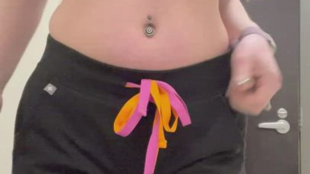 Being plugged at work all night makes me so horny ;)