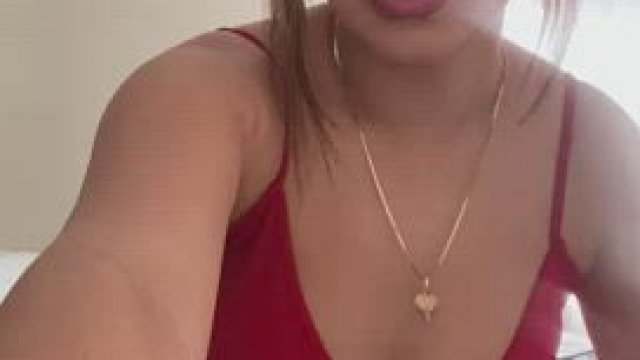 Latinas always look so good in red dont we?