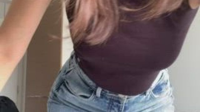 Let me lift my top for you to glaze my tits (reveal)