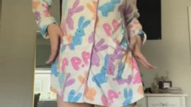 Happy and ready to play with you online now for sext and cam