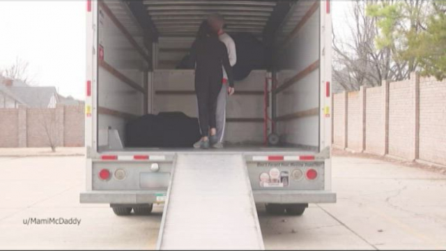 MamiMcDaddy Getting a Discount from the Movers