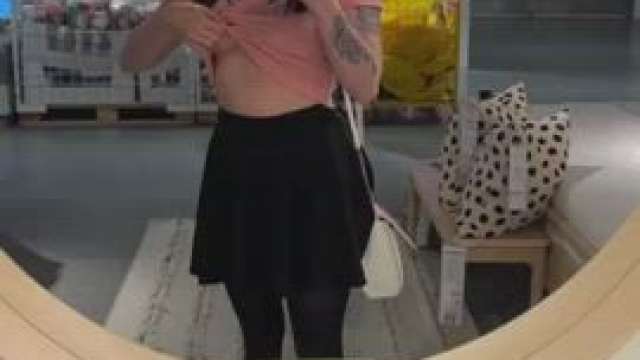 Picking the best mirror to flash them titties