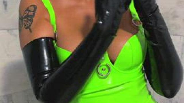 Hey, latex lovers! I licked middle finger for you