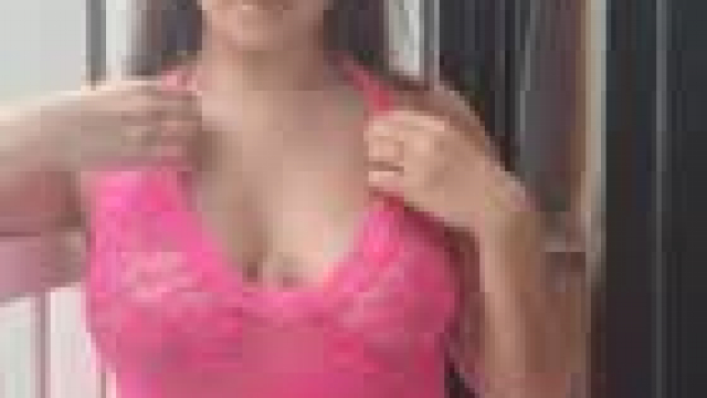 I wanna show someone my vag do u want my nudes