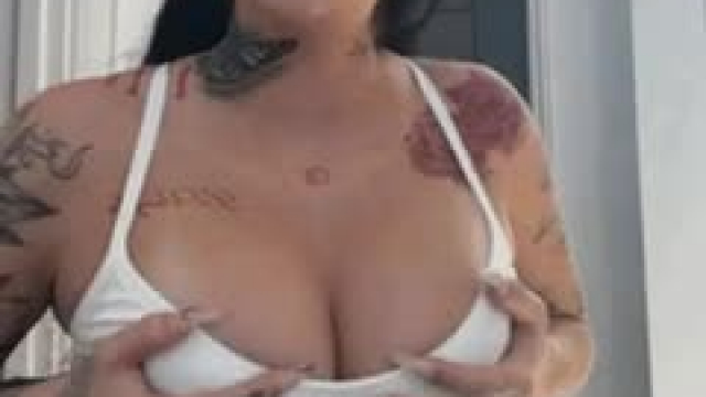 Bhad bhabies tits need cum on them
