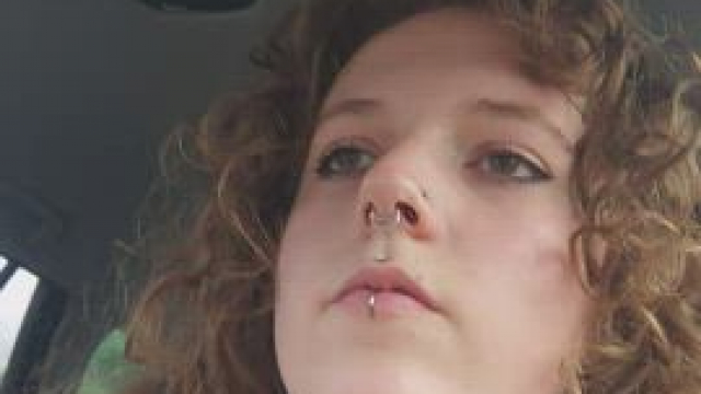 go[t] bored while driving