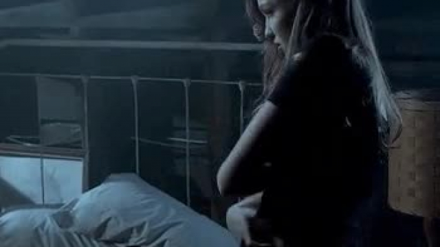 Lili Simmons has a great body.