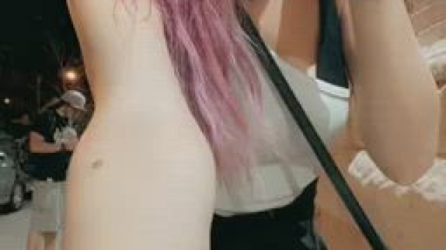 Guy behind me has no idea what’s going on lol [gif]