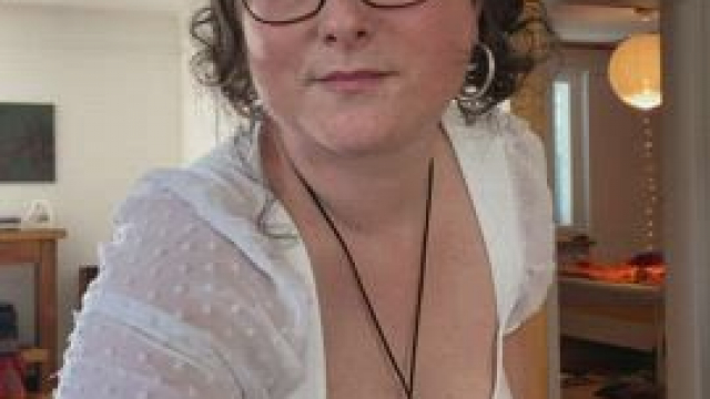 I need to be filled with cum as hubby never gives me a creampie