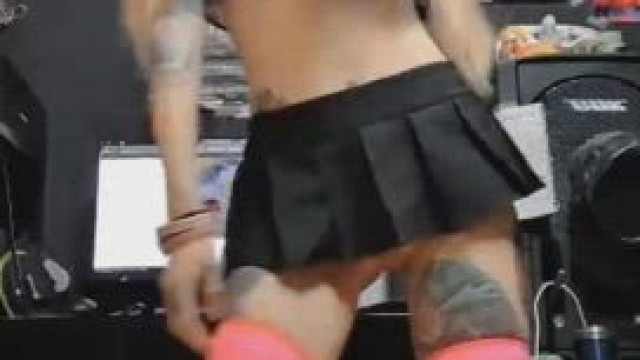 put ur cock out and start jerking