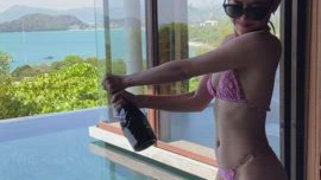 I just wanna be stretched, can anyone stretch my little pussy?