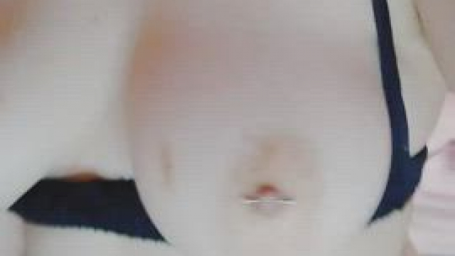 [20] would u increase my grades if i let u screw my tits?