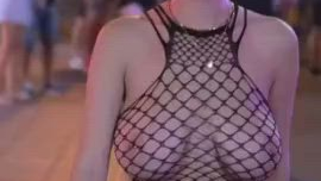 With Boobs Like This Who Can Blame Her For Showing Them Everywhere