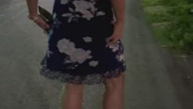 A flash during a stroll . 47F