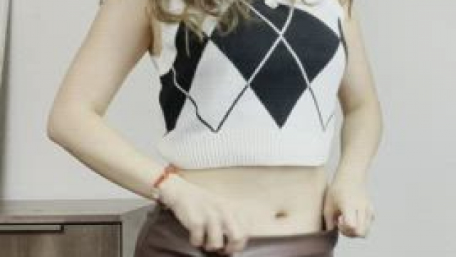 let's see if my 18yo bubble butt in a mini skirt is enough to make an experience