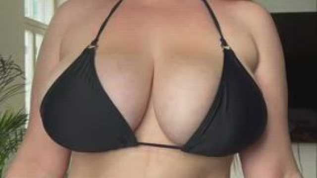 What's better than a curvy girl in a bikini?