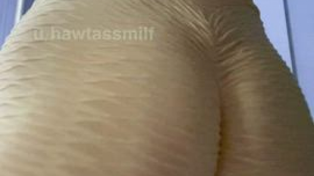 i love the way my ass jiggles in these pants