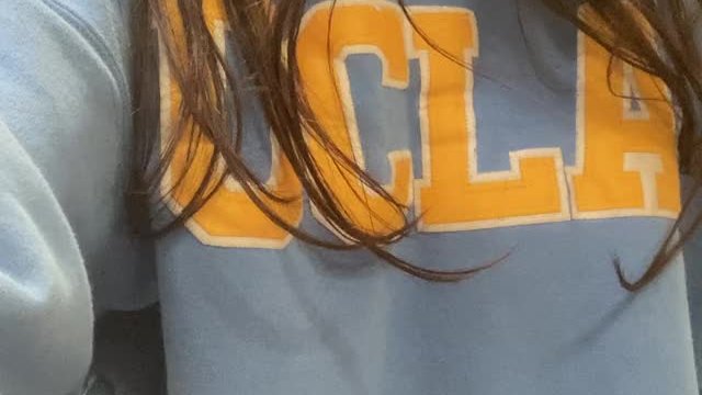 i love big hoodies (f 18)