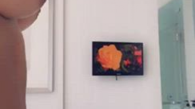 Dancing ebony babe with amazing juicy ass