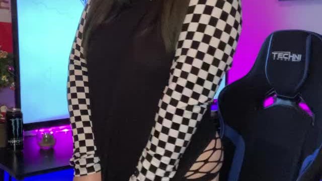 I’ll be your thicc gamer gf ??