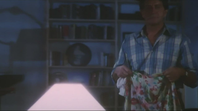 Anna Ammirati in Frivolous Lola (1998)