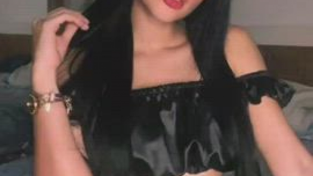 Look at her sexy body (FREE)