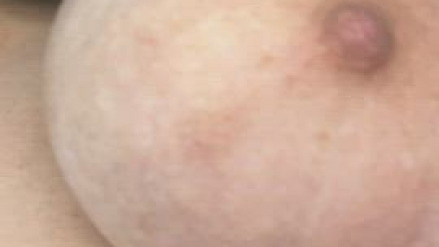 Born in 1992, mom of one, single, horny af