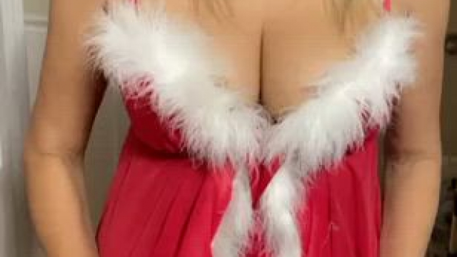 Even mommy gets excited for Santa to cum (f)50