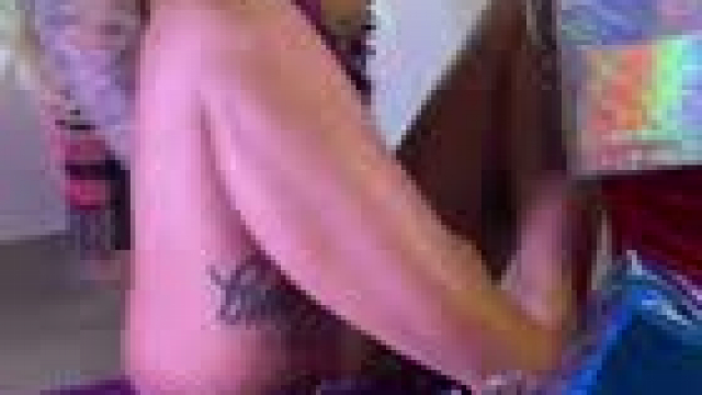 If anyone ordered from Santa petite blonde, I’m here.