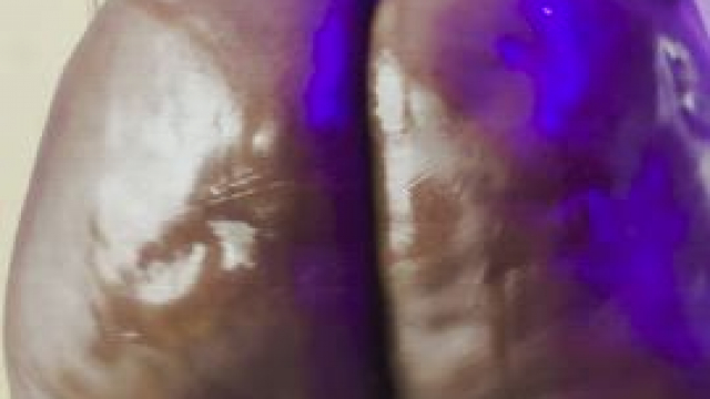 My Big Oily Ass Clapping