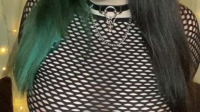 Do you like the fishnets? ??