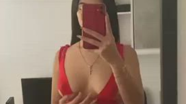 upvote if your dick is bigger than 5 inches [F]