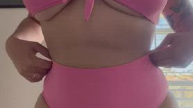 It’s cold outside, so I really shouldn’t be wearing a bikini. Let me get naked i