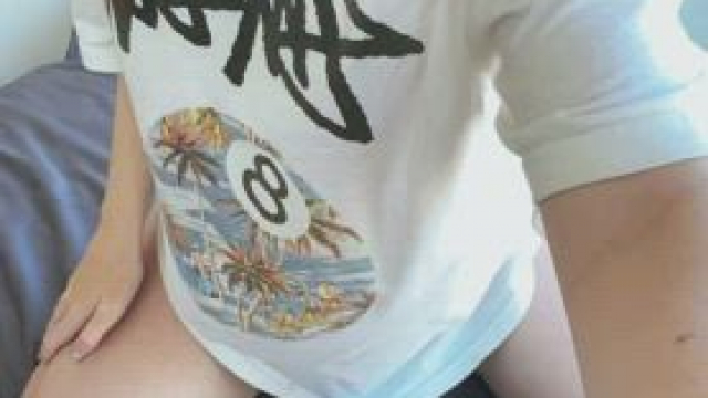 Sending a nude to anyone who upvotes