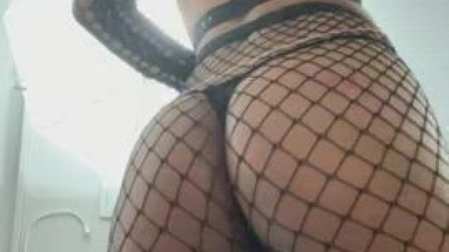 I heard you liked a booty. Hoping you will like mine too [gif]