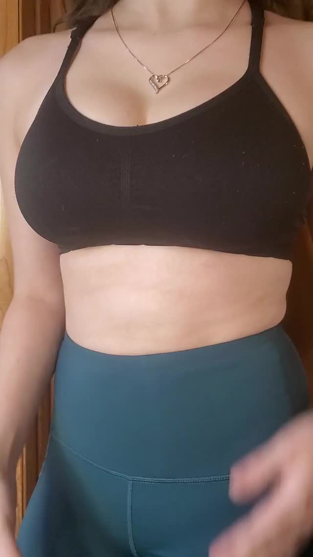 what&#039;s under my yoga outfit ;) 18f 