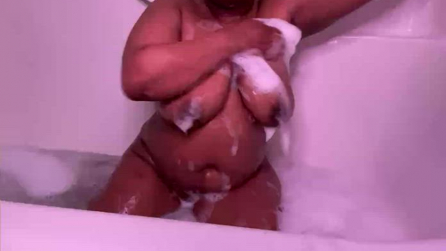 Bathroom pics are the hottest