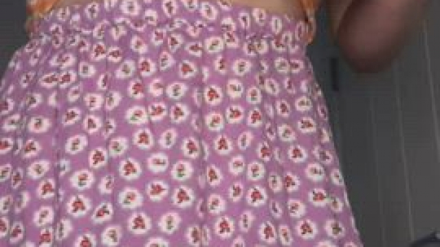 this dress gives such easy access to these lips! all that’s missing is your mout