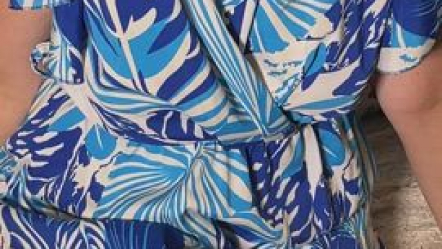 Just a friendly milf showing her natural body and hairy pussy