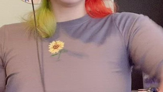 Motivating the boys on discord while they play