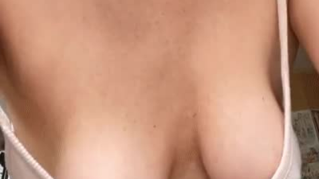 Sweet jiggle for happy friday ????