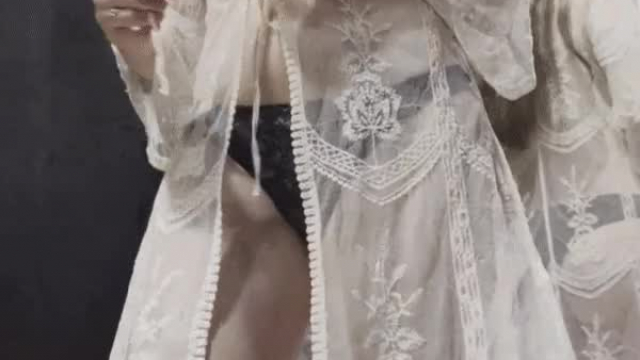 I think someone is watching me.????