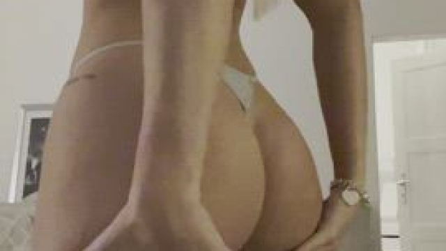 Would you taste a 19yo while lunch break?