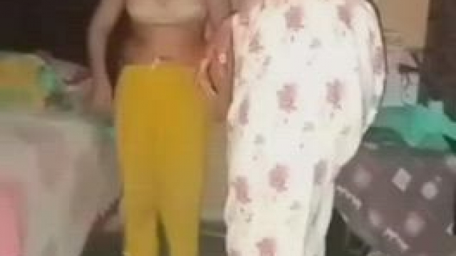 P A K I - S I S T E R S (comments)